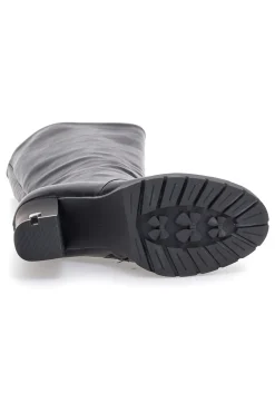 Die ersten schwarzen Stiefel mit hohen Absätzen H262538