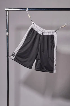 Pantaloncini Neri Sportivi Traforati al Ginocchio Bianchi e Neri Made in Italy BOARDMAN BRDM6