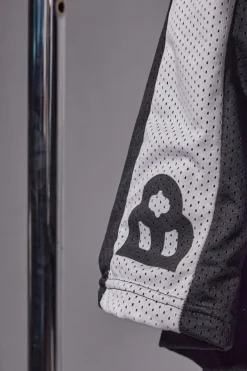 Pantaloncini Neri Sportivi Traforati al Ginocchio Bianchi e Neri Made in Italy BOARDMAN BRDM6