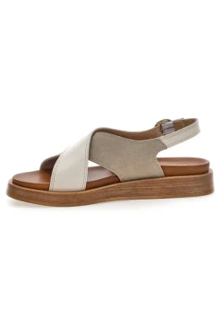 Sandali beige con fasce incrociate bicolore Pittarello Focus 28053NAL