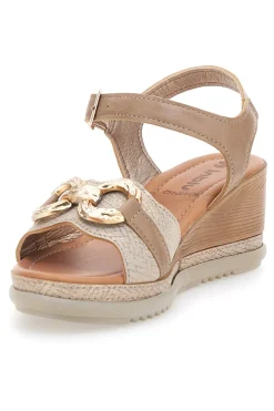 Sandali beige con zeppa e morsetto INBLU 06 FK