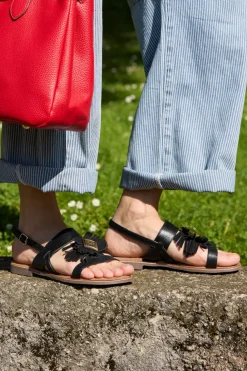 Sandali neri in vera pelle con frange Pittarello look IF10277