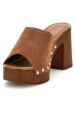 Sandalo marrone in pelle con tacco e borchie Pittarello Must Have 11933