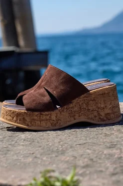 Sandalo marrone in pelle con zeppa Pittarello Must Have 11937