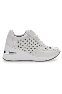 Sneakers bianche con zeppa traforate Mio tempo 137