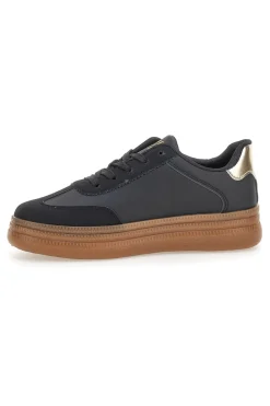 Sneakers nere con suola caramello e dettagli oro Me & Me GB2026