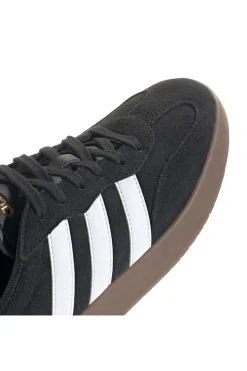 Sneakers nere con suola marrone e 3 strisce bianche Adidas Barreda