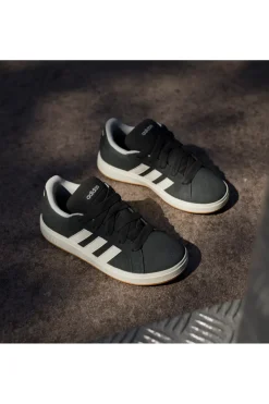 Sneakers nere in suede con 3 strisce bianche Adidas Grand Court 00s K