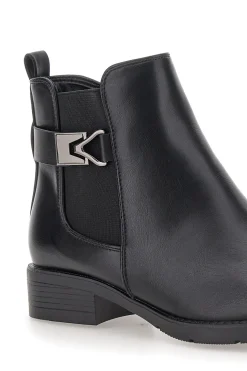 The First P623 Niedrige schwarze Stiefeletten mit seitlicher Schnalle