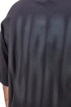 T-shirt nera con scritta "Blurred" sul retro BOARDMAN 1005