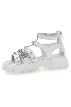 Weiße Sandalen mit Nieten und Metalllogo Laura Biagiotti 96219451