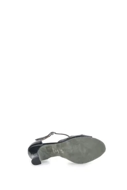 Die ersten 5202 schwarzen Tanzschuhe