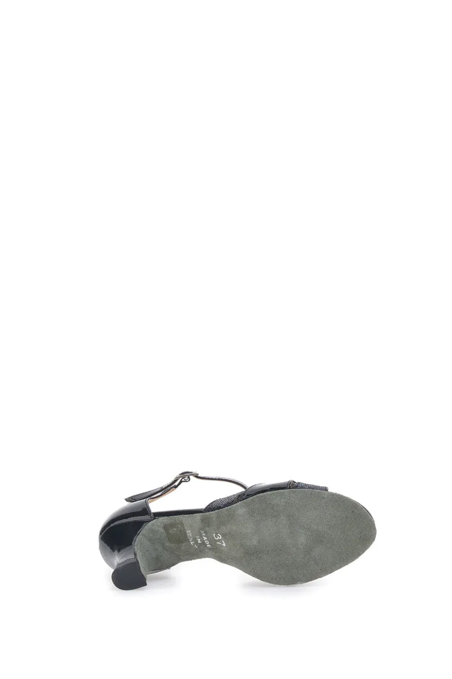 Die ersten 5202 schwarzen Tanzschuhe