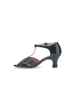 Die ersten 5202 schwarzen Tanzschuhe