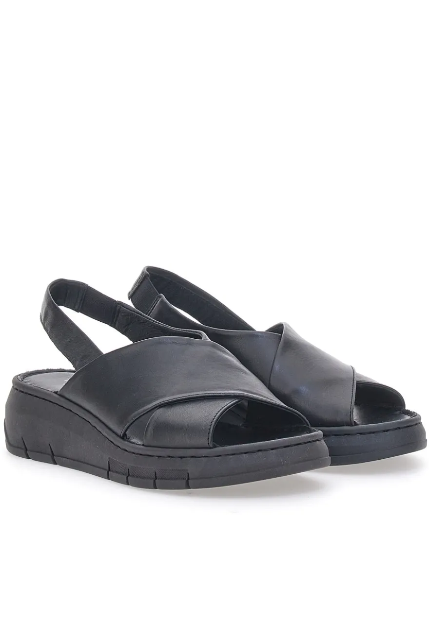 Sandali Neri con Tomaia in Pelle e Soletta Morbida PITTARELLO FOCUS 3315579
