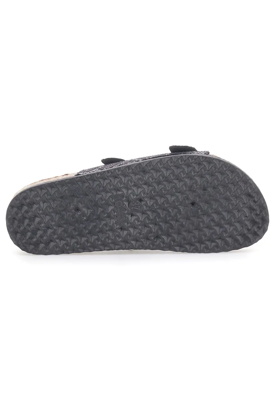 Schwarze Hausschuhe mit gemustertem Obermaterial und Doppelschnalle FIRST ROW 1043108