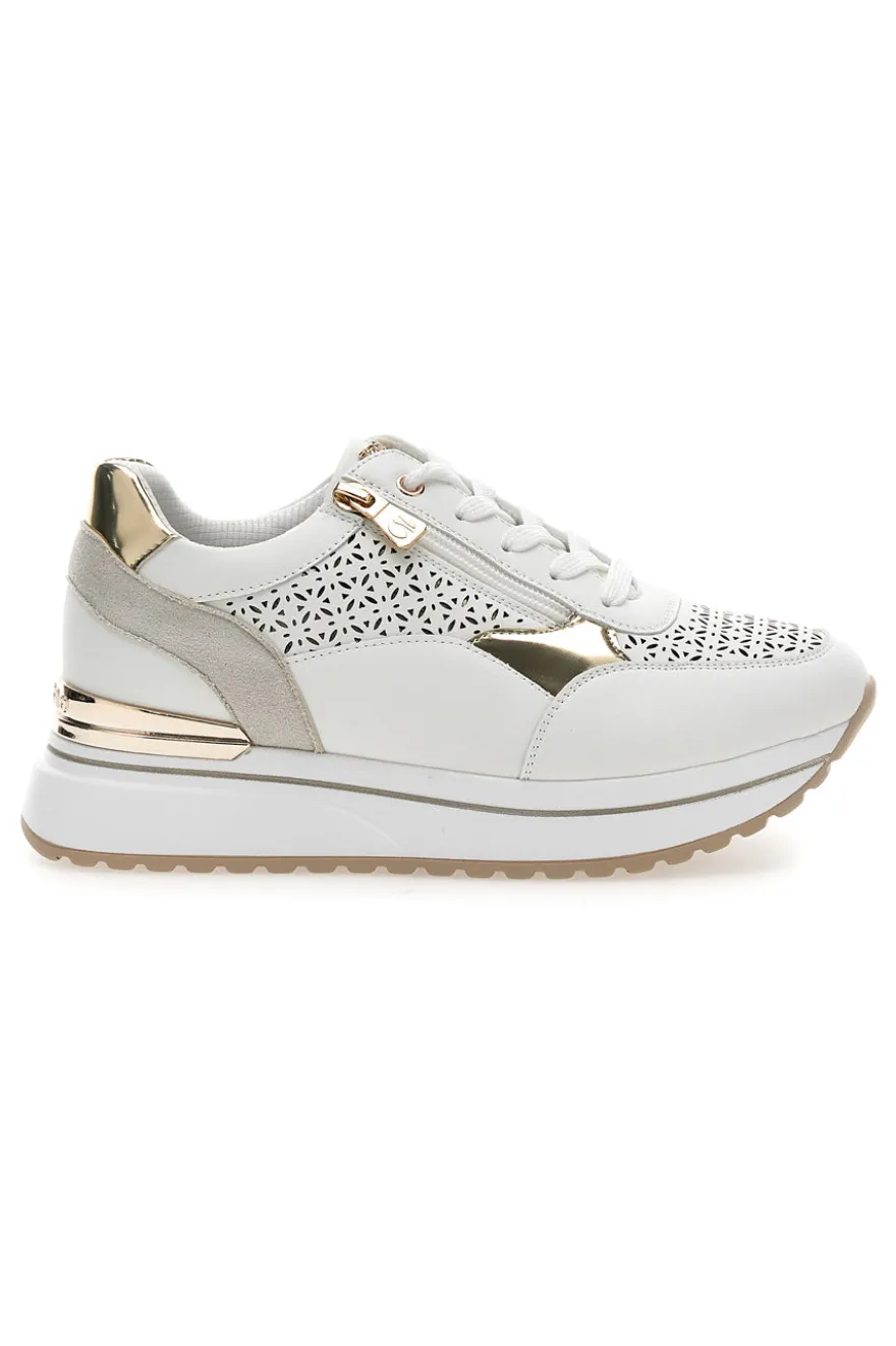 Sneakers bianche traforate con dettagli oro e zeppa Inblu 478IN