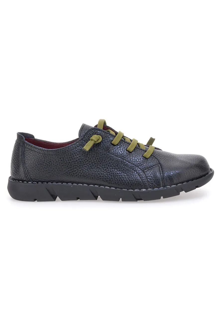 Stringate in vera pelle nere con lacci verdi Pittarello Tierra 24224