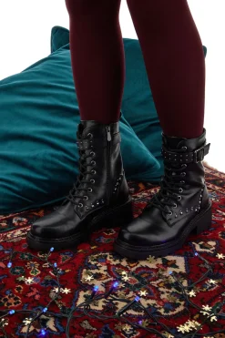 THE FIRST 503 Schwarze Stiefel mit Nieten und Schnalle