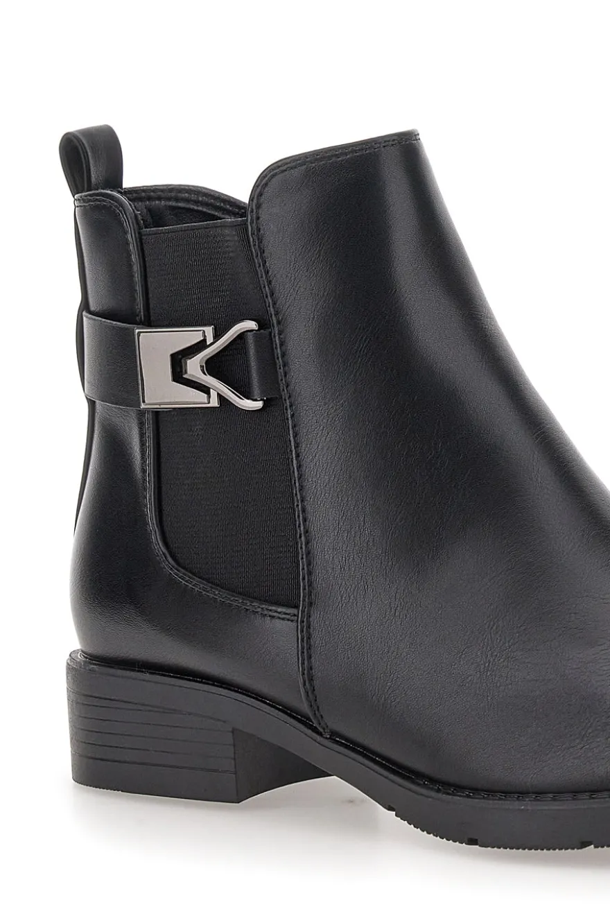The First P623 Niedrige schwarze Stiefeletten mit seitlicher Schnalle